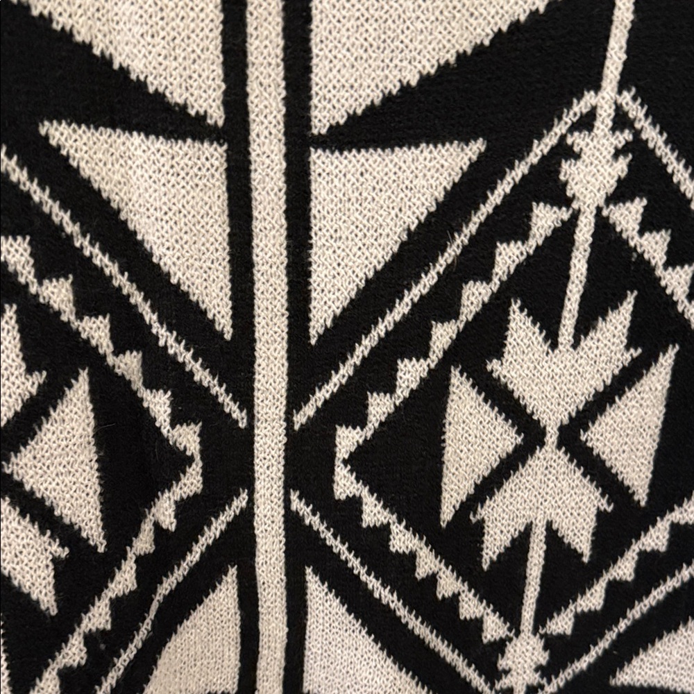 Chic Black and White Women's Cardigan - Picture 8 of 10